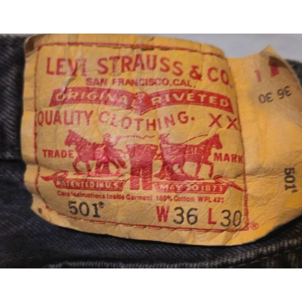 VTG Levi Jeans Mens 36x30 Black Denim Button Fly 501 Red Tab Weathering‎